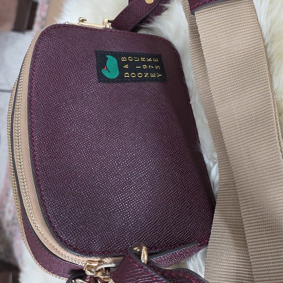 Gorgeous Dooney & Bourke Alpine Ambler 20 Grape Crossbody Bag 💜🎁 - Picture 2 of 16